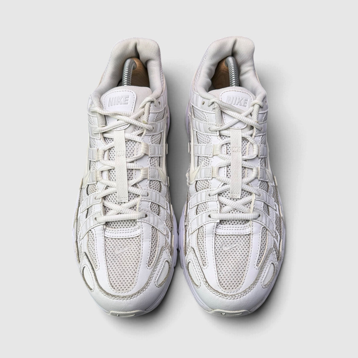 Nike P-6000 Triple White, buty sportowe męskie w bardzo dobrym stanie rozmiar 44, widok z góry