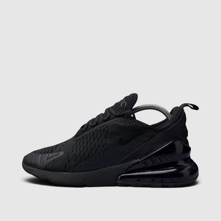 Nike Air Max 270 Triple Black, buty sportowe męskie w bardzo dobrym stanie rozmiar 42, boczny profil, lewa strona