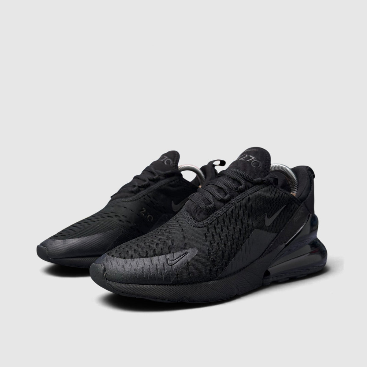 Nike Air Max 270 Triple Black, buty sportowe męskie w bardzo dobrym stanie rozmiar 42, para butów