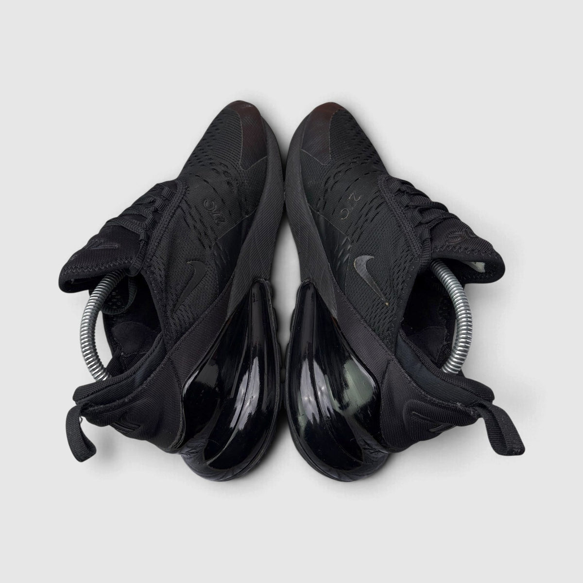 Nike Air Max 270 Triple Black, buty sportowe męskie w bardzo dobrym stanie rozmiar 42, widok z góry