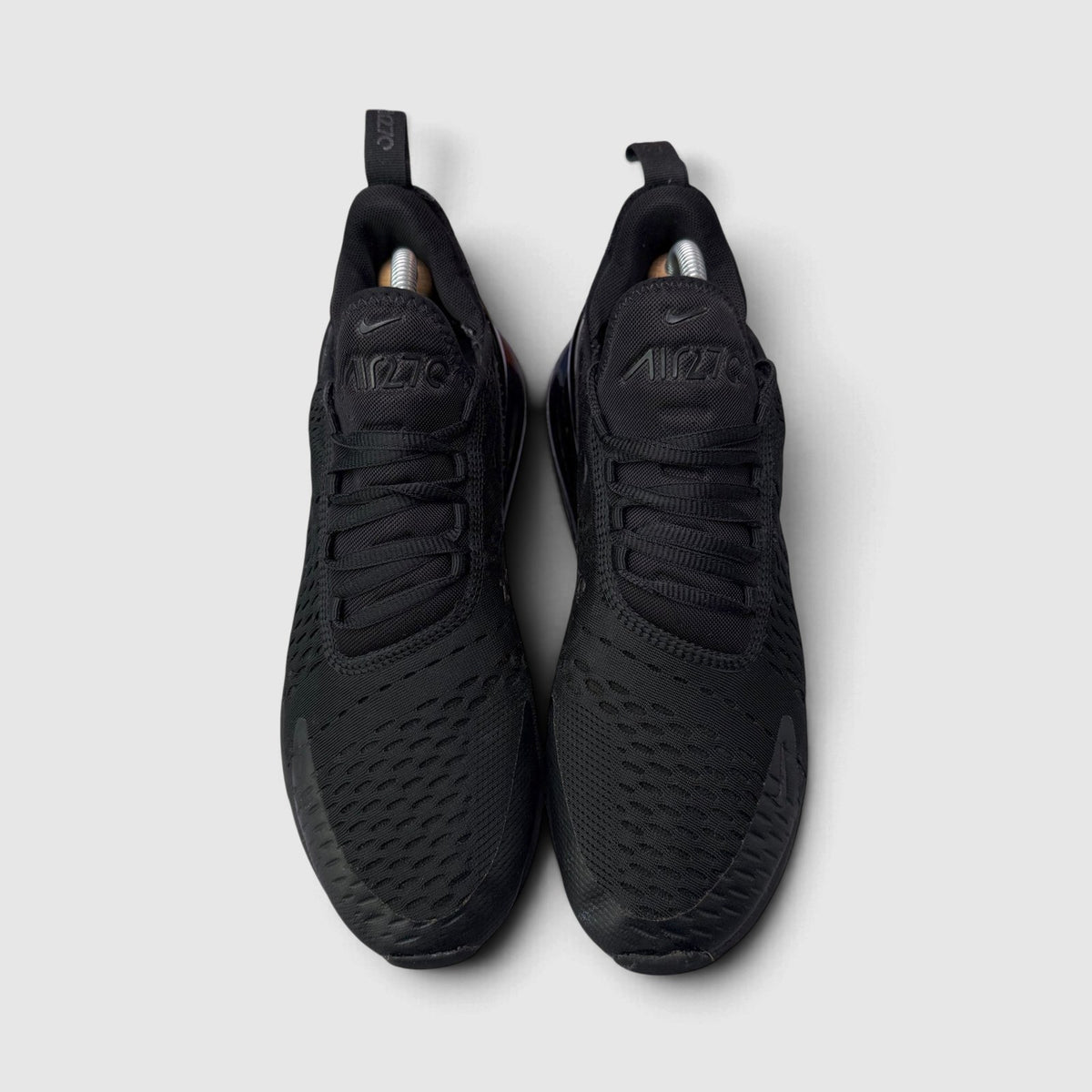 Nike Air Max 270 Triple Black, buty sportowe męskie w bardzo dobrym stanie rozmiar 42, widok z przodu