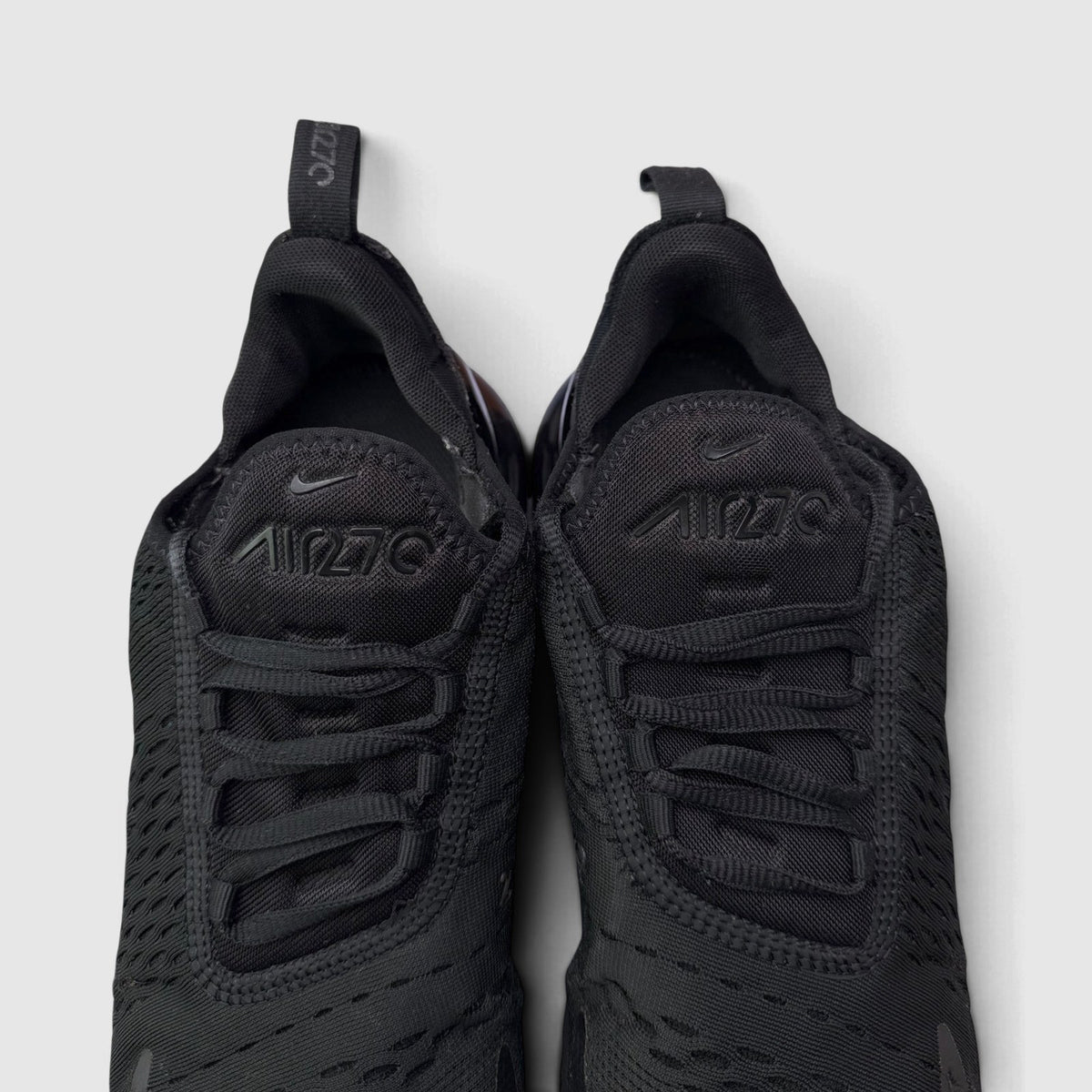 Nike Air Max 270 Triple Black, buty sportowe męskie w bardzo dobrym stanie rozmiar 42, język buta