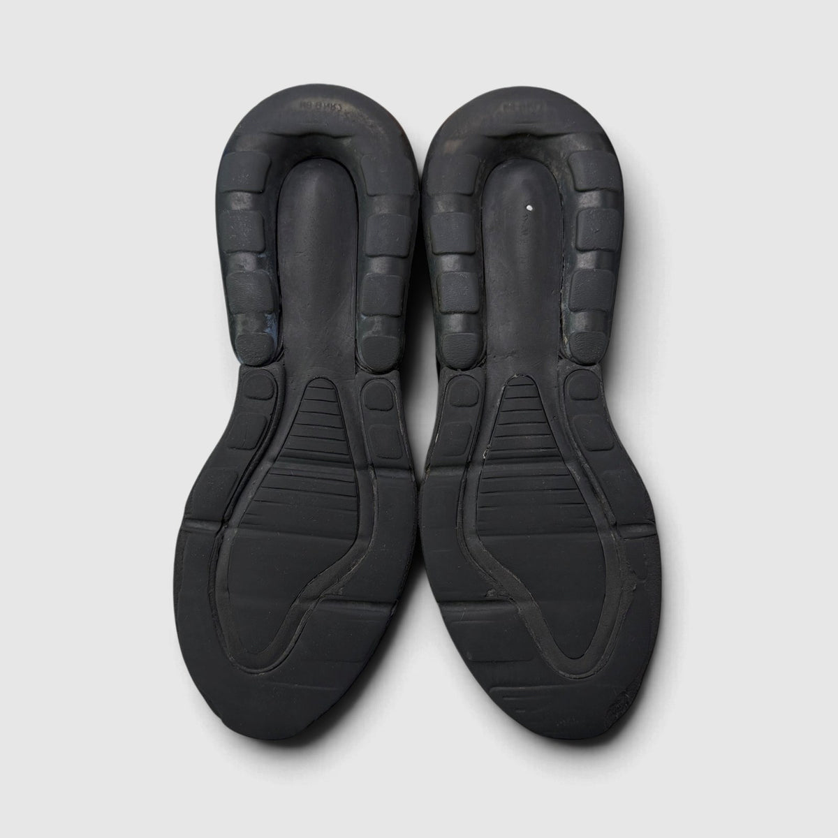 Nike Air Max 270 Triple Black, buty sportowe męskie w bardzo dobrym stanie rozmiar 42, podeszwa