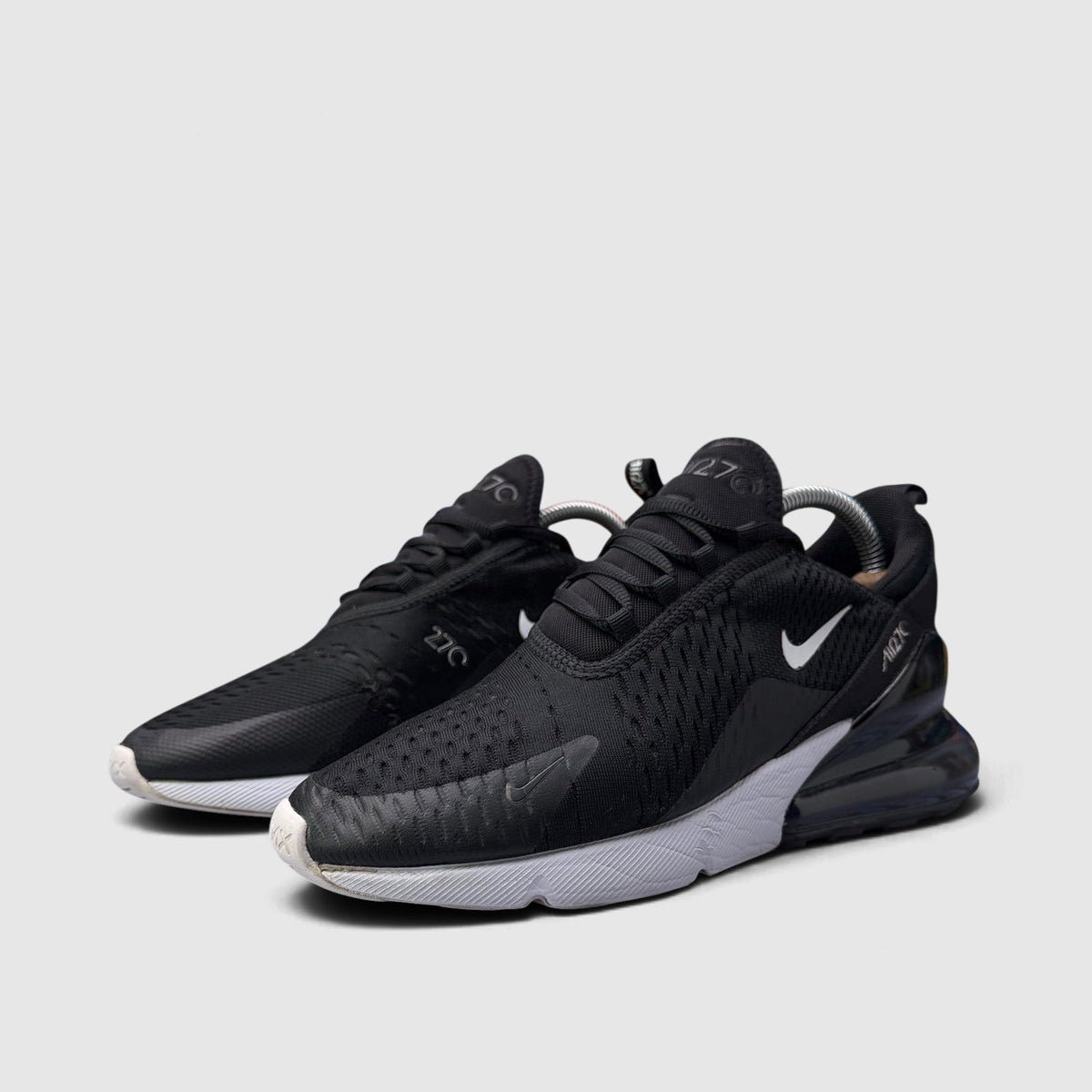 Nike Air Max 270 Black/White, buty sportowe męskie w bardzo dobrym stanie rozmiar 41, para butów