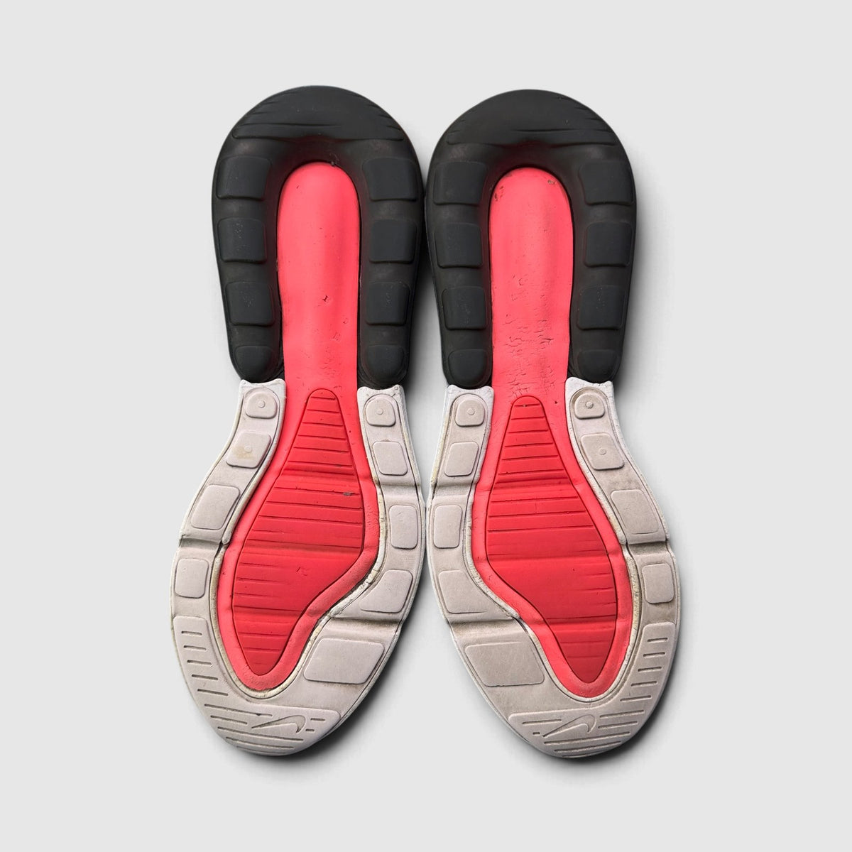 Nike Air Max 270 Black/White, buty sportowe męskie w bardzo dobrym stanie rozmiar 41, podeszwa