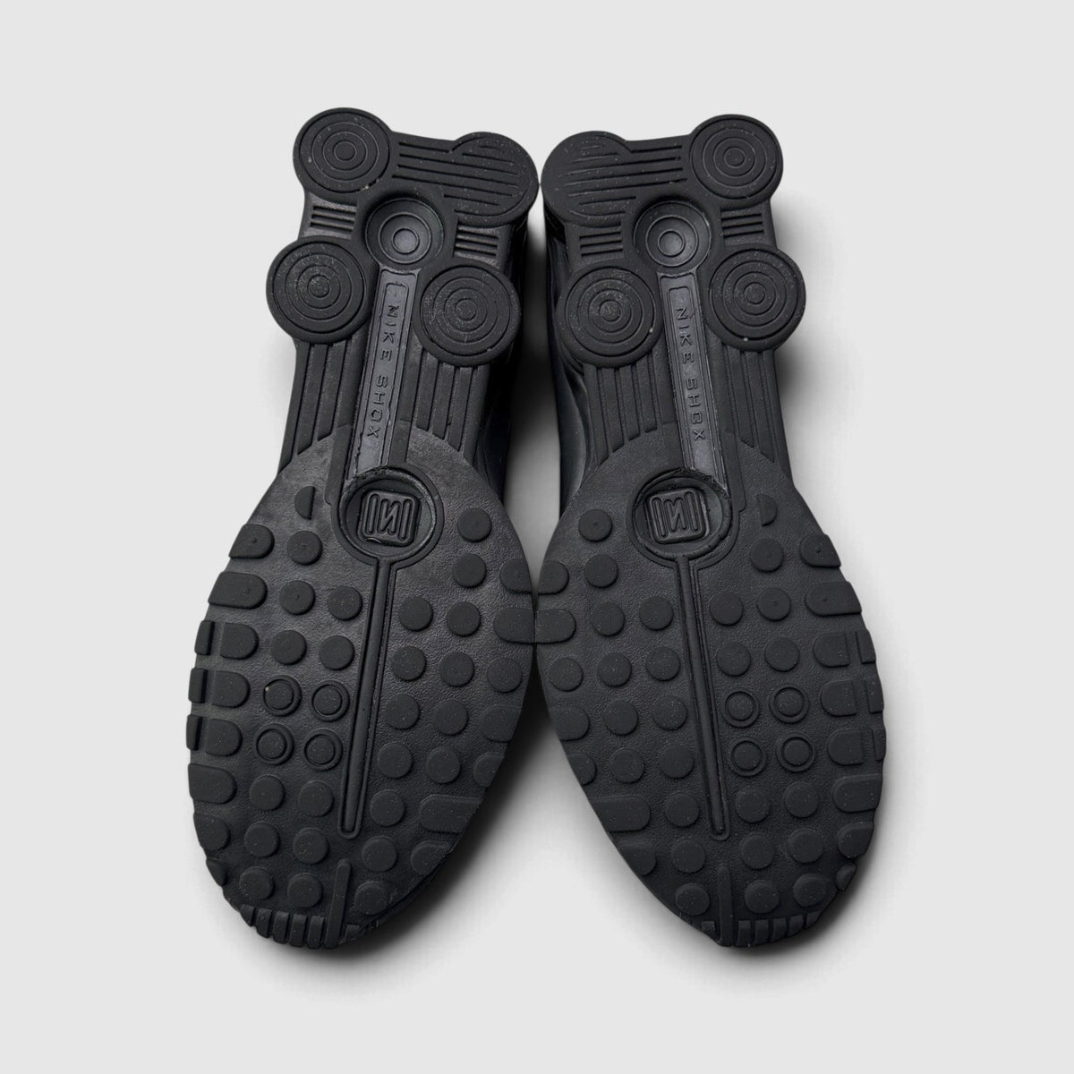 Nike Shox R4 Triple Black, buty sportowe męskie w bardzo dobrym stanie rozmiar 42.5, podeszwa