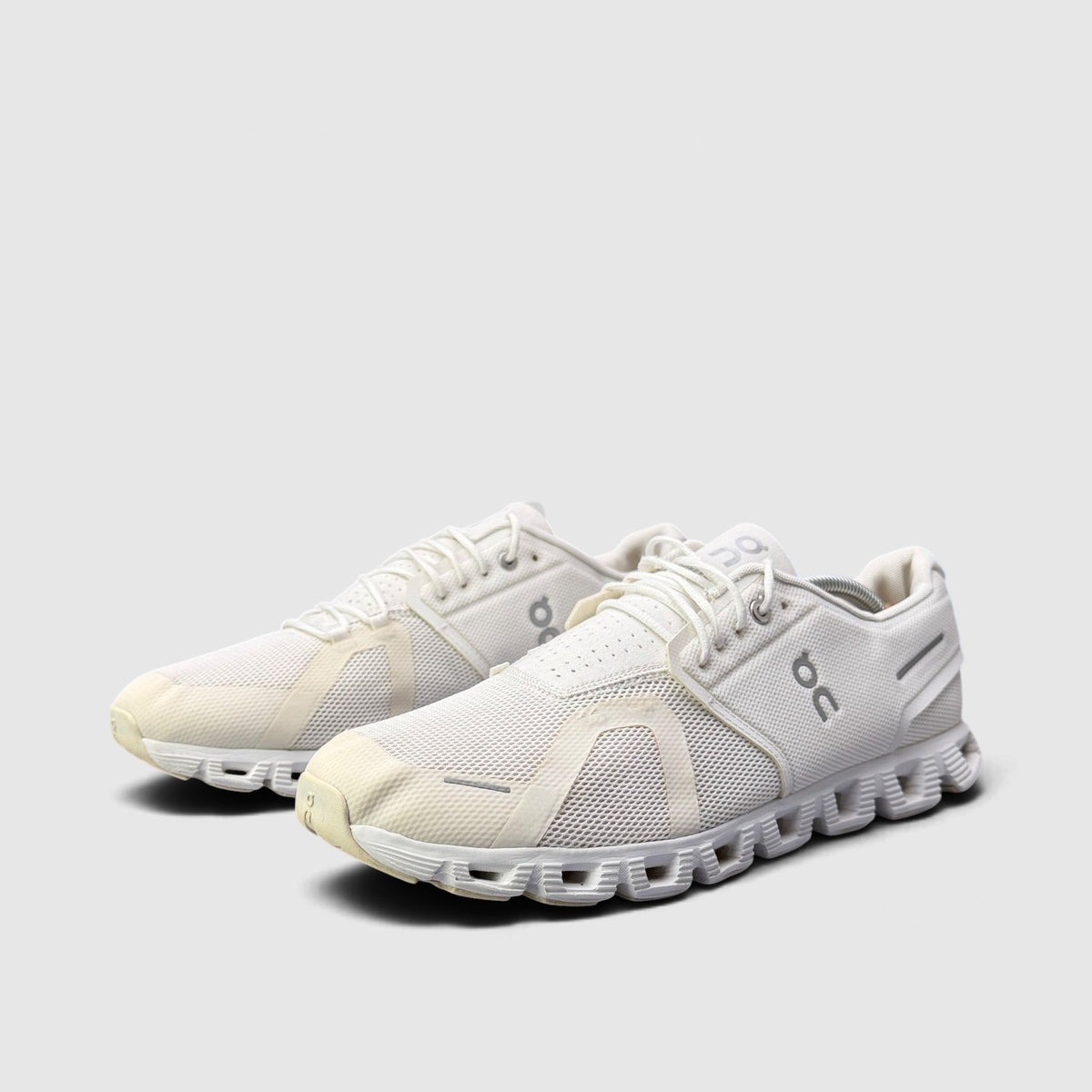 On Cloud 5 All White, buty sportowe męskie w bardzo dobrym stanie rozmiar 47, para butów