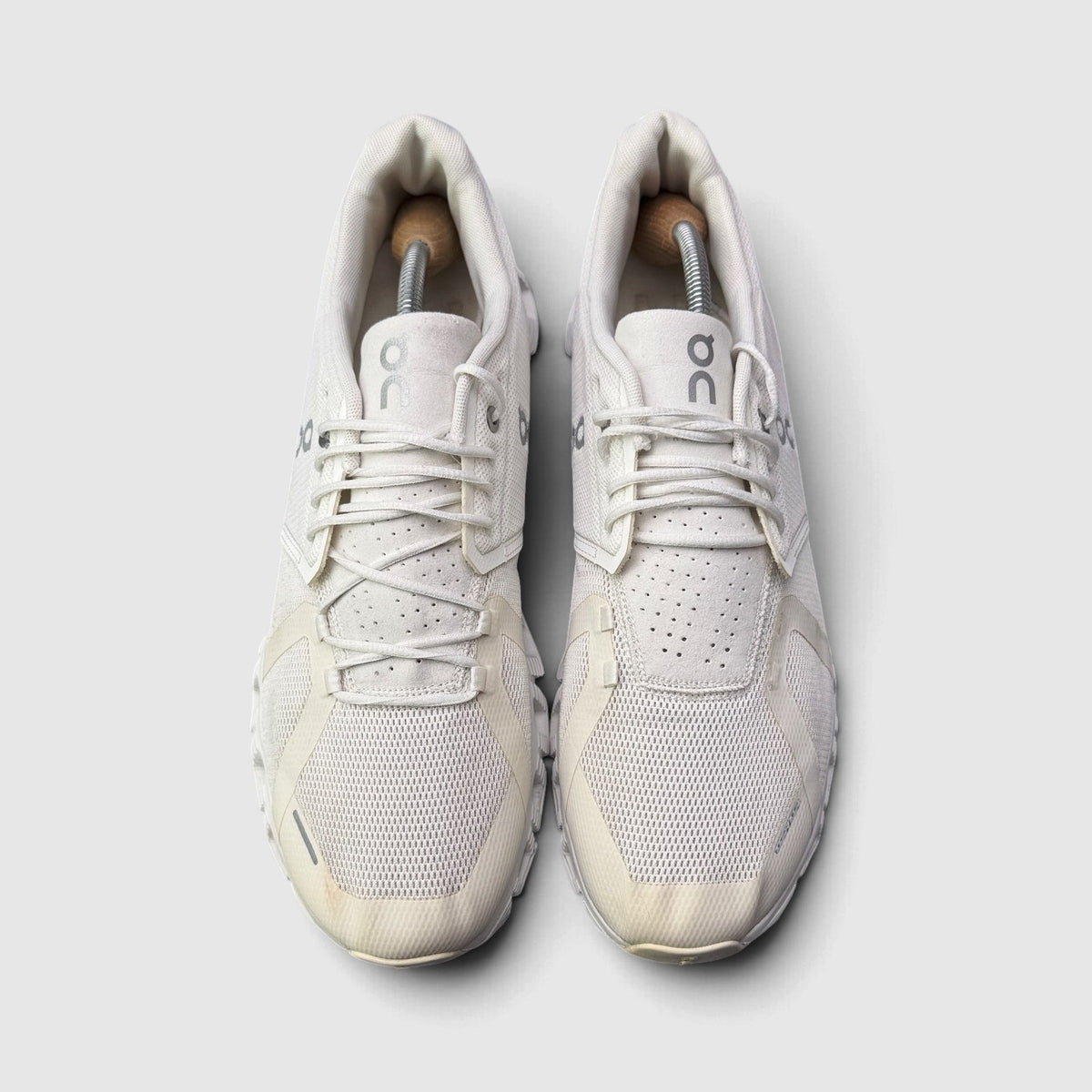 On Cloud 5 All White, buty sportowe męskie w bardzo dobrym stanie rozmiar 47, widok z przodu