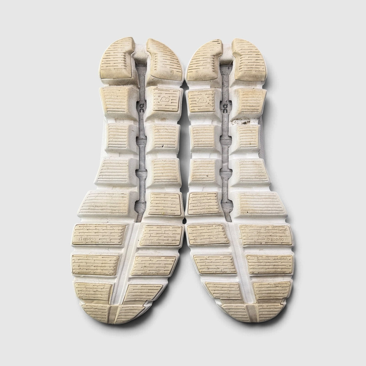 On Cloud 5 All White, buty sportowe męskie w bardzo dobrym stanie rozmiar 47, podeszwa