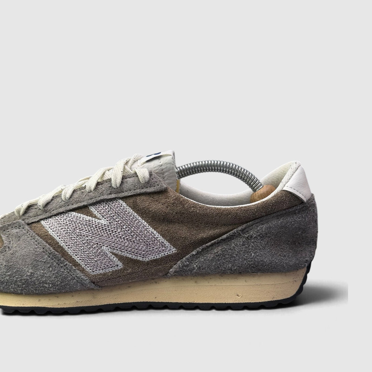 New Balance 471, buty sportowe męskie w bardzo dobrym stanie rozmiar 45.5, boczny profil, lewa strona