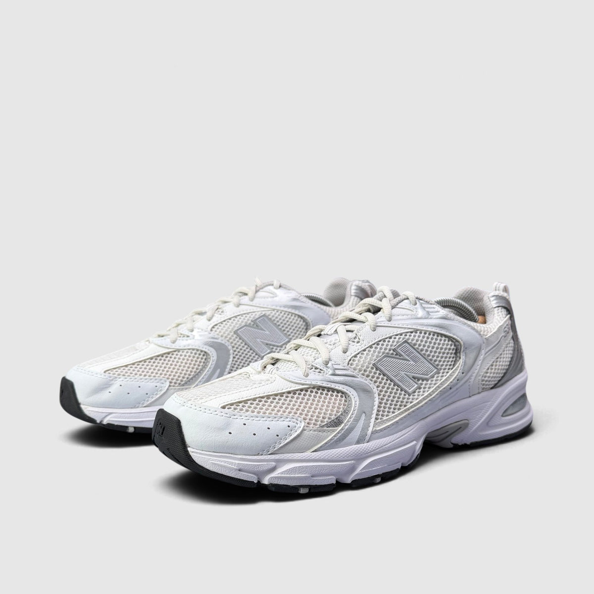 New Balance 530 Munsell White, buty sportowe męskie w bardzo dobrym stanie rozmiar 45, para butów