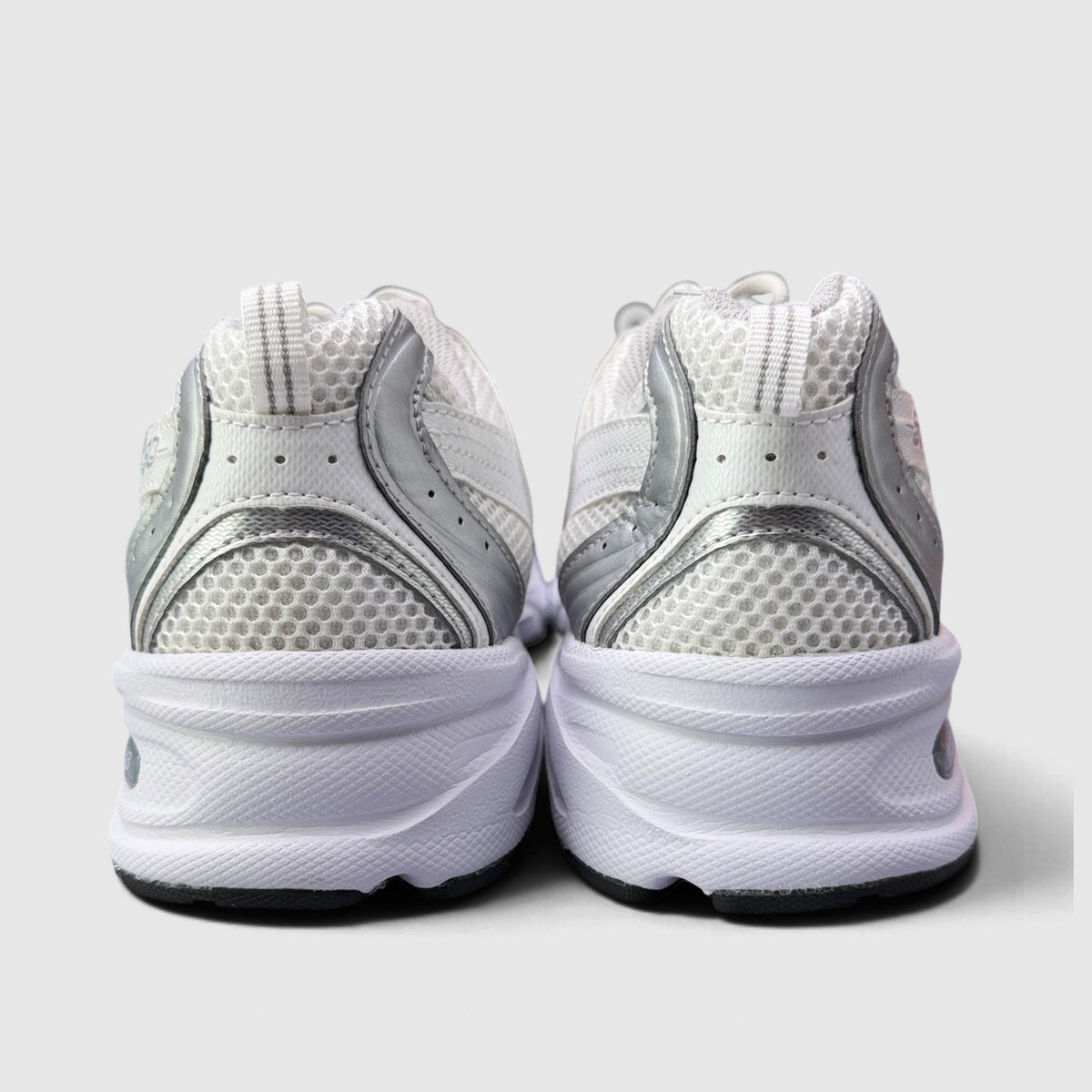New Balance 530 Munsell White, buty sportowe męskie w bardzo dobrym stanie rozmiar 45, widok z tyłu