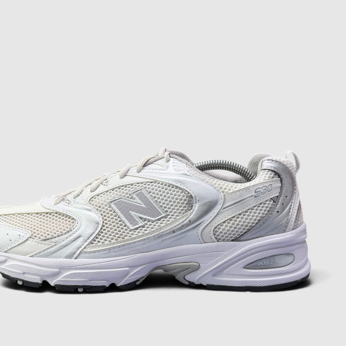 New Balance 530 Munsell White, buty sportowe męskie w bardzo dobrym stanie rozmiar 45, boczny profil, prawa strona