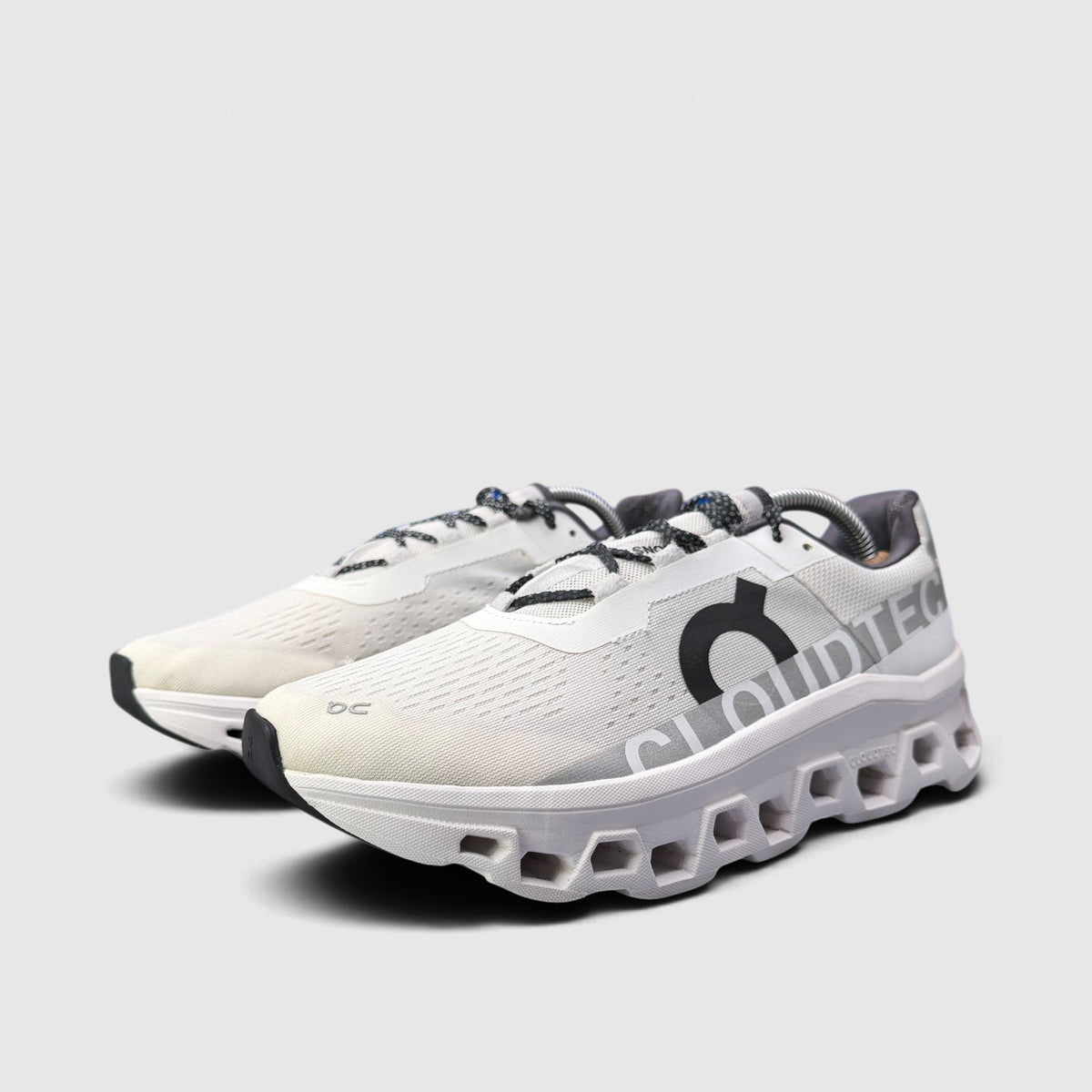 On Cloudmonster, buty sportowe męskie w bardzo dobrym stanie rozmiar 44, para butów