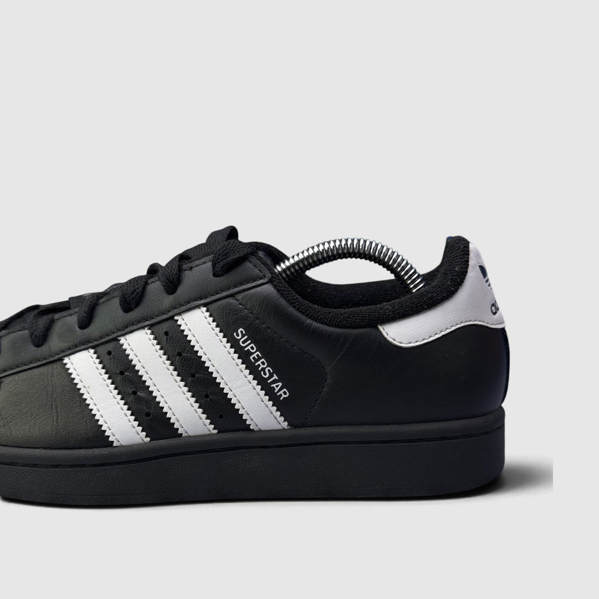 Adidas Superstar II Black White, buty sportowe damskie w bardzo dobrym stanie rozmiar 38, boczny profil, prawa strona