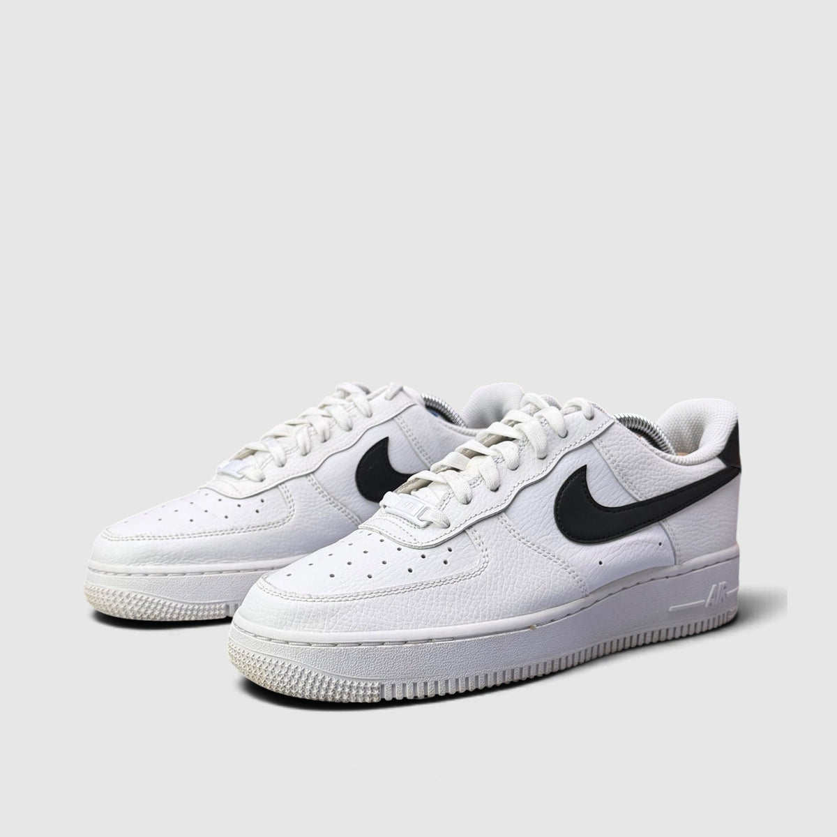 Nike Air Force 1 '07 Low, buty sportowe damskie w bardzo dobrym stanie rozmiar 39, para butów