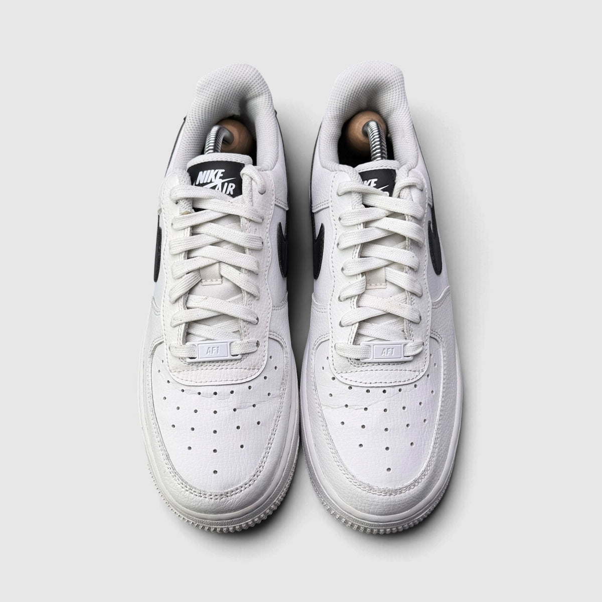 Nike Air Force 1 '07 Low, buty sportowe damskie w bardzo dobrym stanie rozmiar 39, widok z przodu
