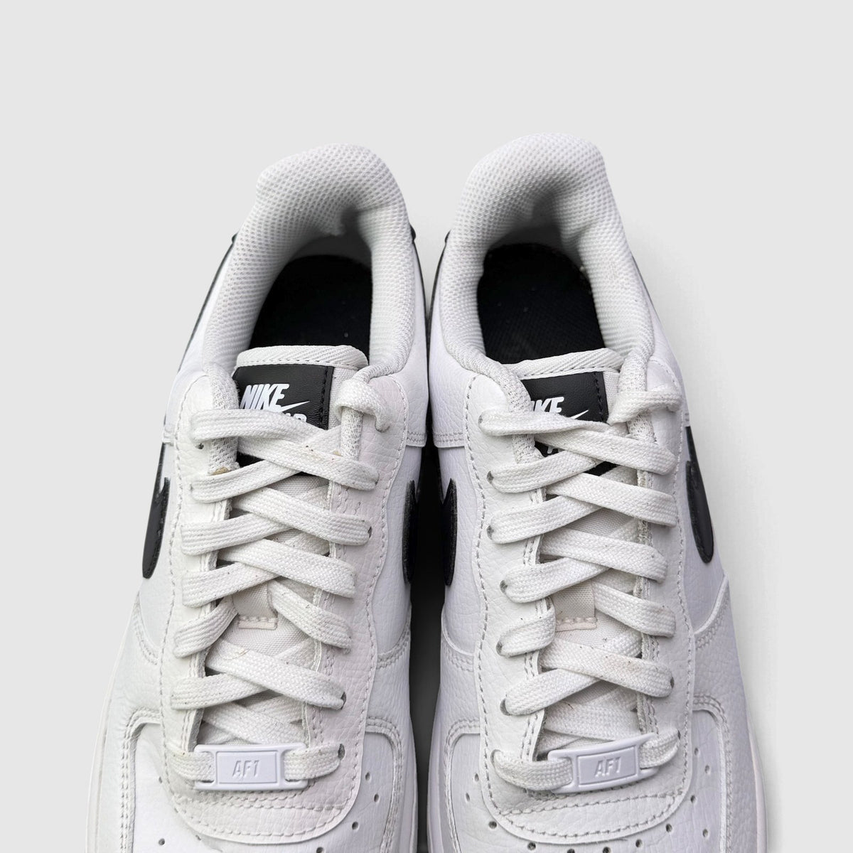Nike Air Force 1 '07 Low, buty sportowe damskie w bardzo dobrym stanie rozmiar 39, widok z góry