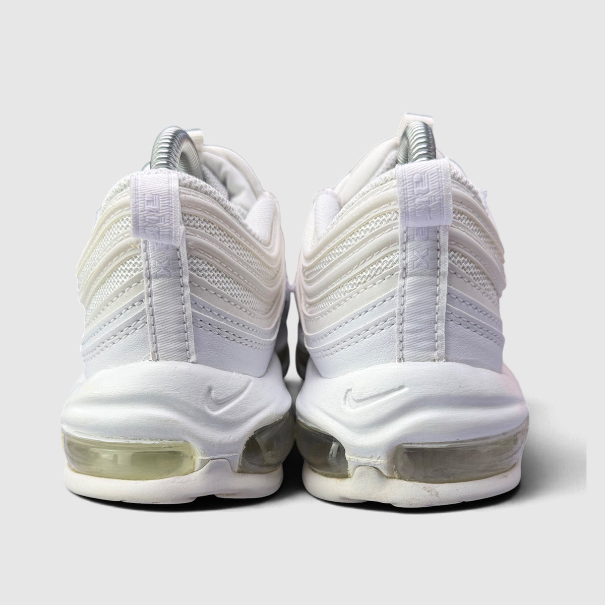 Nike Air Max 97 Triple White, buty sportowe męskie w bardzo dobrym stanie rozmiar 41, widok z tyłu