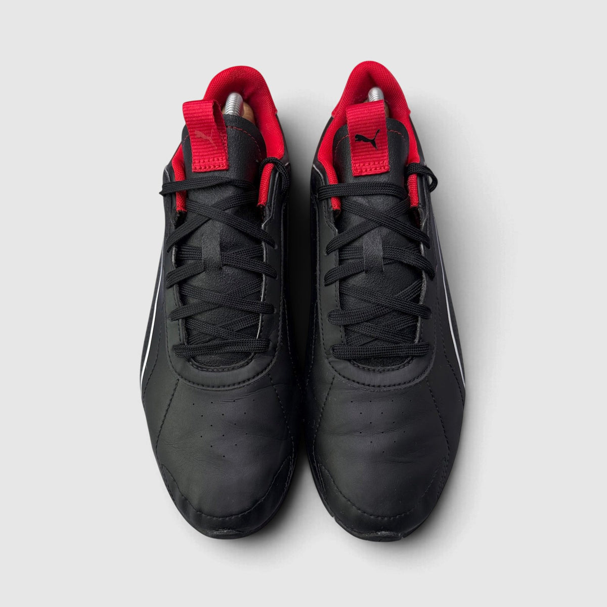 Puma Scuderia Ferrari Neo Cat 3.0, buty sportowe męskie w bardzo dobrym stanie rozmiar 43, widok z przodu