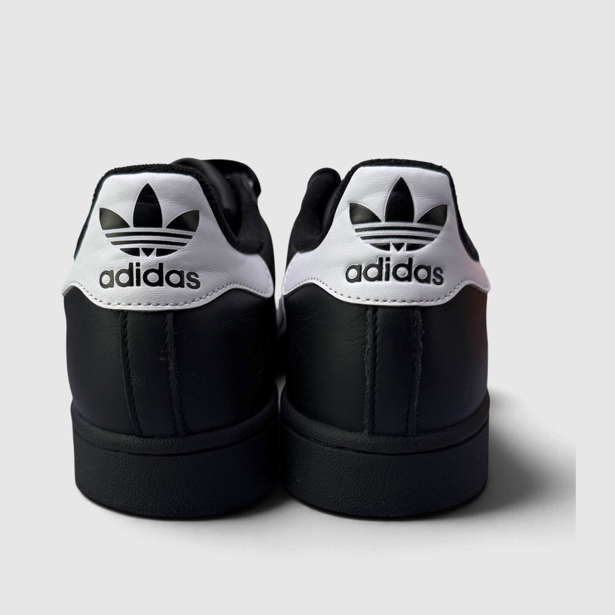 Adidas Superstar II Black White, buty sportowe męskie w bardzo dobrym stanie rozmiar 42, widok z tyłu