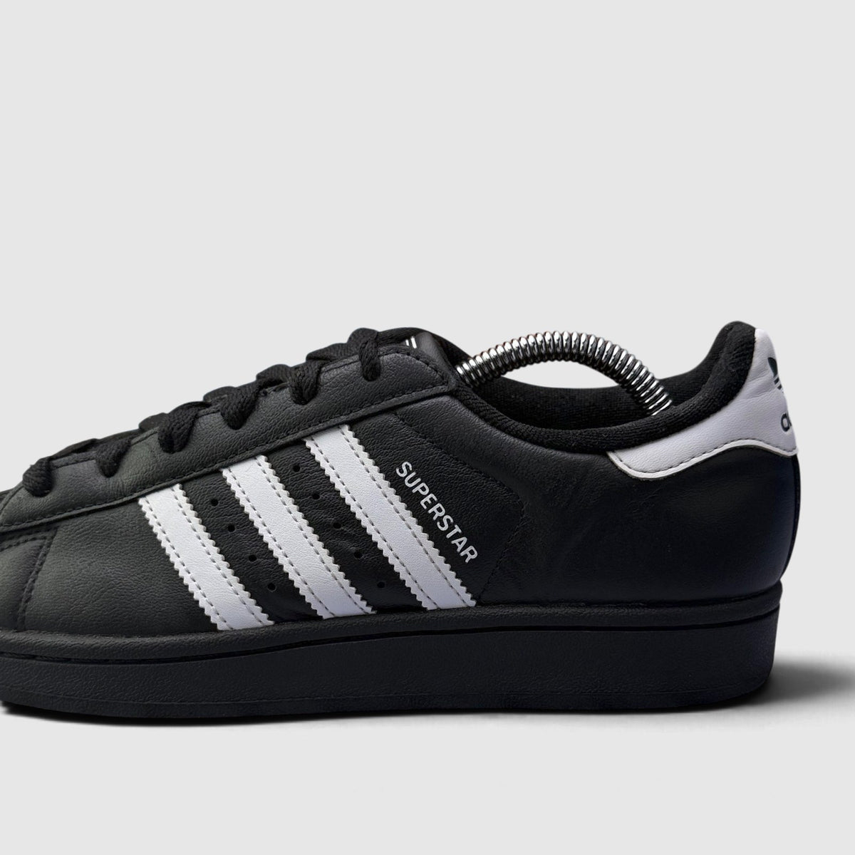 Adidas Superstar II Black White, buty sportowe damskie w bardzo dobrym stanie rozmiar 38 2/3, boczny profil, lewa strona