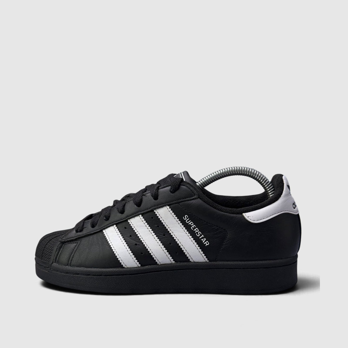 Adidas Superstar II Black White, buty sportowe damskie w bardzo dobrym stanie rozmiar 40, boczny profil, lewa strona