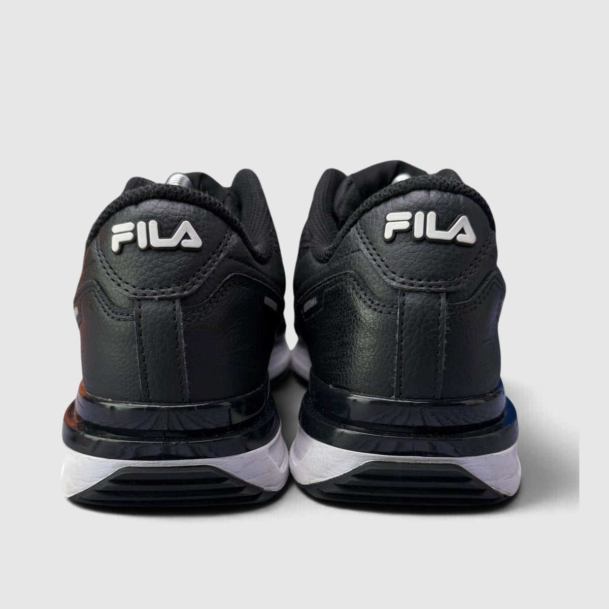FILA Valdo, buty sportowe męskie w bardzo dobrym stanie rozmiar 42, widok z tyłu