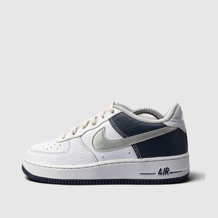 Nike Air Force 1 LV8 Dallas Cowboys, buty sportowe damskie w bardzo dobrym stanie rozmiar 38.5, boczny profil, lewa strona