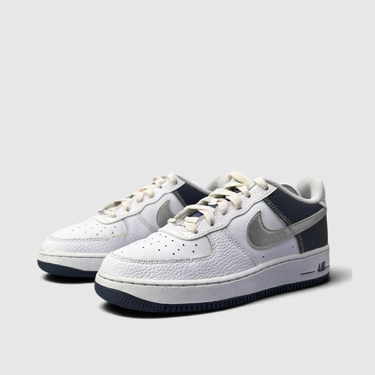 Nike Air Force 1 LV8 Dallas Cowboys, buty sportowe damskie w bardzo dobrym stanie rozmiar 38.5, para butów