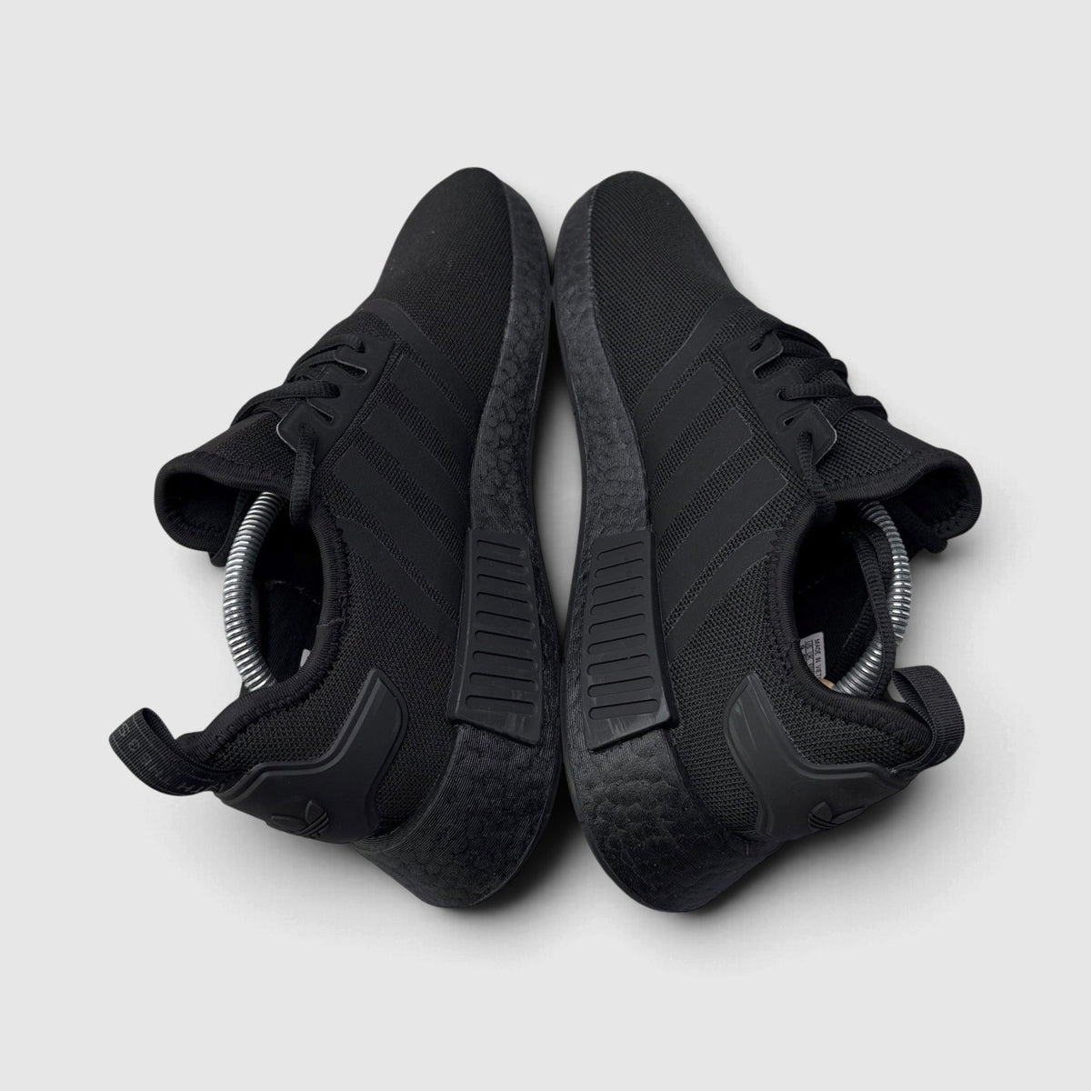 Adidas NMD R1 Core Black / Triple Black, buty sportowe męskie w bardzo dobrym stanie rozmiar 42 2/3, widok z góry