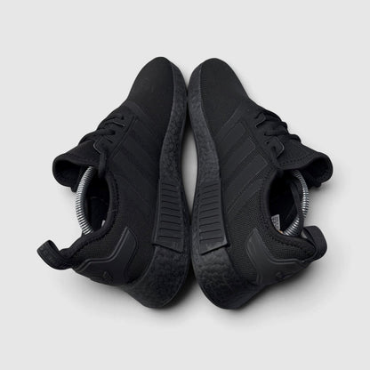 Adidas NMD R1 Core Black / Triple Black, buty sportowe męskie w bardzo dobrym stanie rozmiar 42 2/3, widok z góry