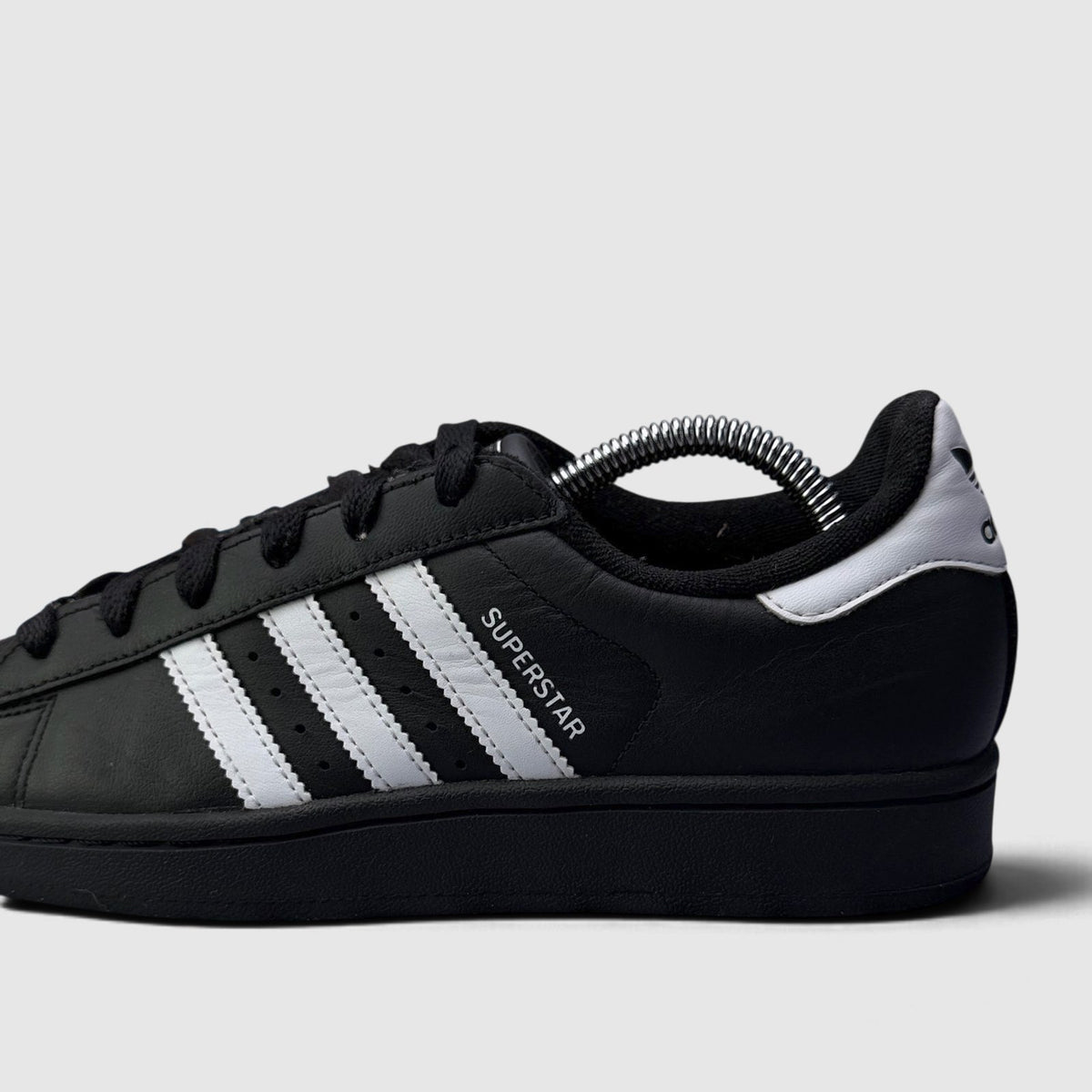 Adidas Superstar II Black White, buty sportowe damskie w bardzo dobrym stanie rozmiar 38, boczny profil, prawa strona