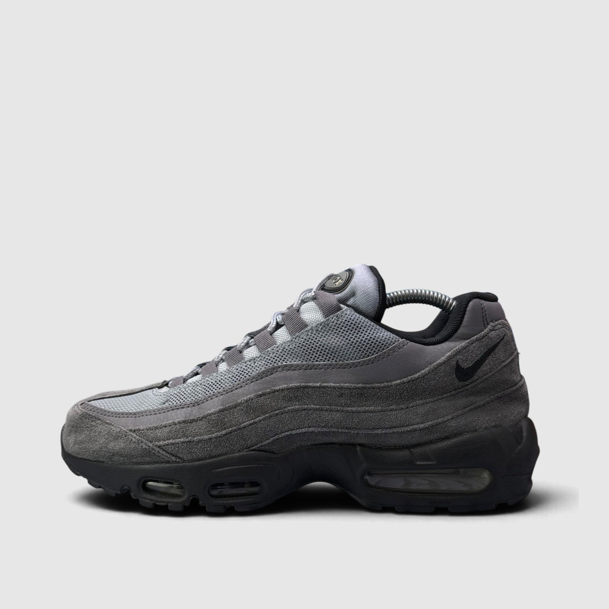 Nike Air Max 95, buty sportowe męskie w bardzo dobrym stanie rozmiar 42.5, boczny profil, lewa strona