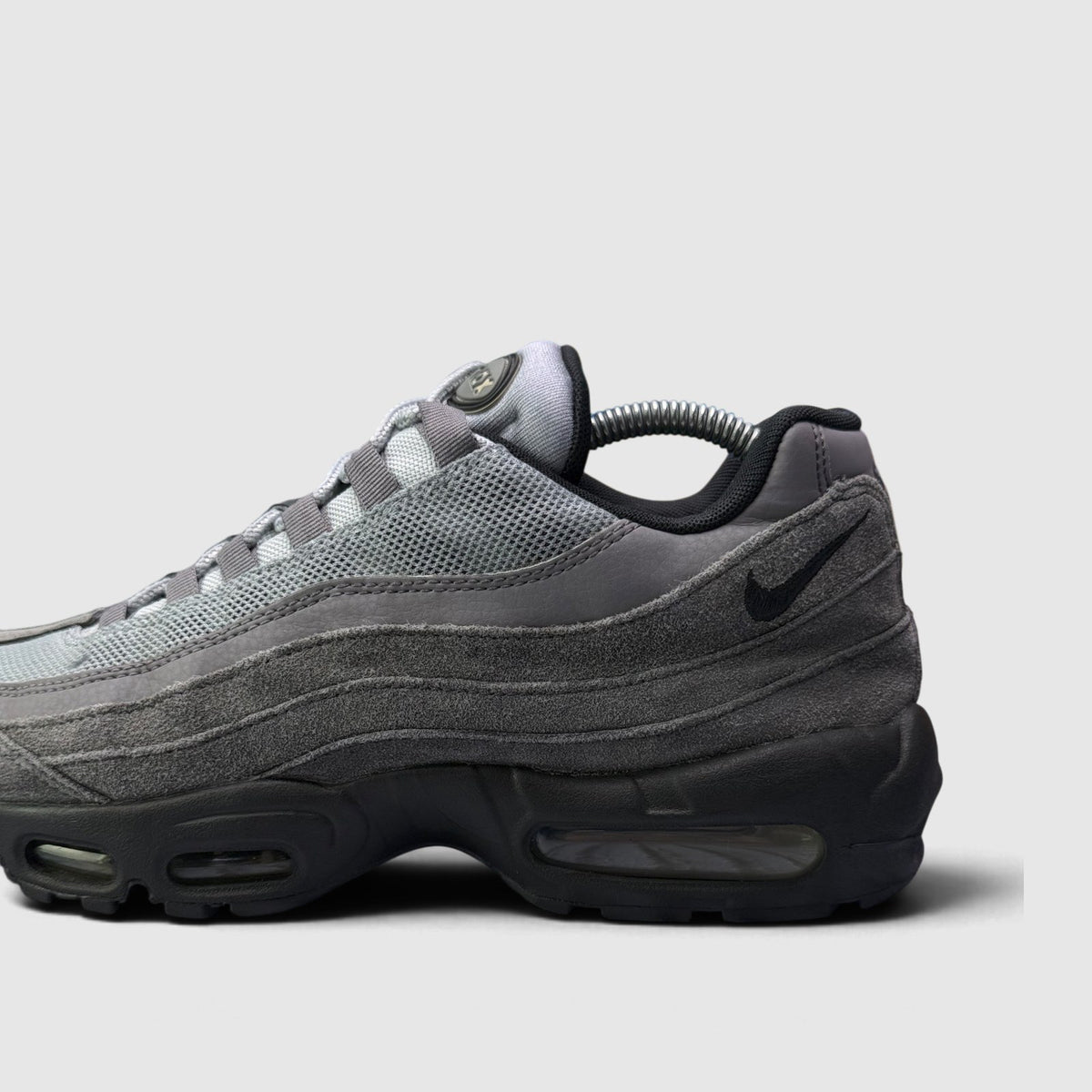 Nike Air Max 95, buty sportowe męskie w bardzo dobrym stanie rozmiar 42.5, boczny profil, lewa strona