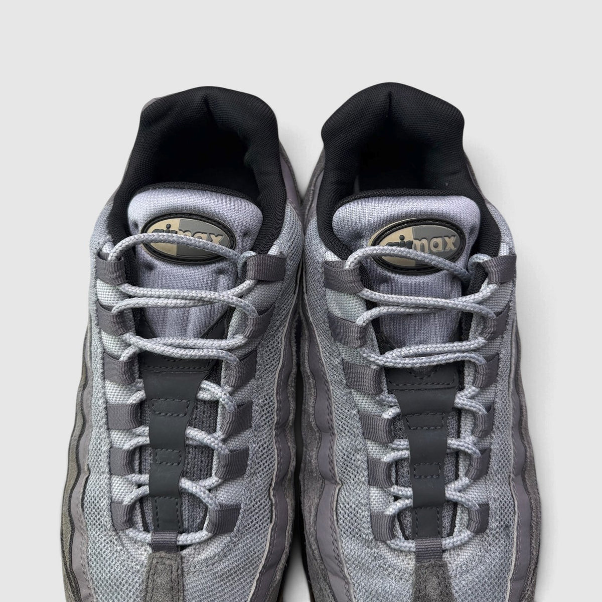 Nike Air Max 95, buty sportowe męskie w bardzo dobrym stanie rozmiar 42.5, widok z góry