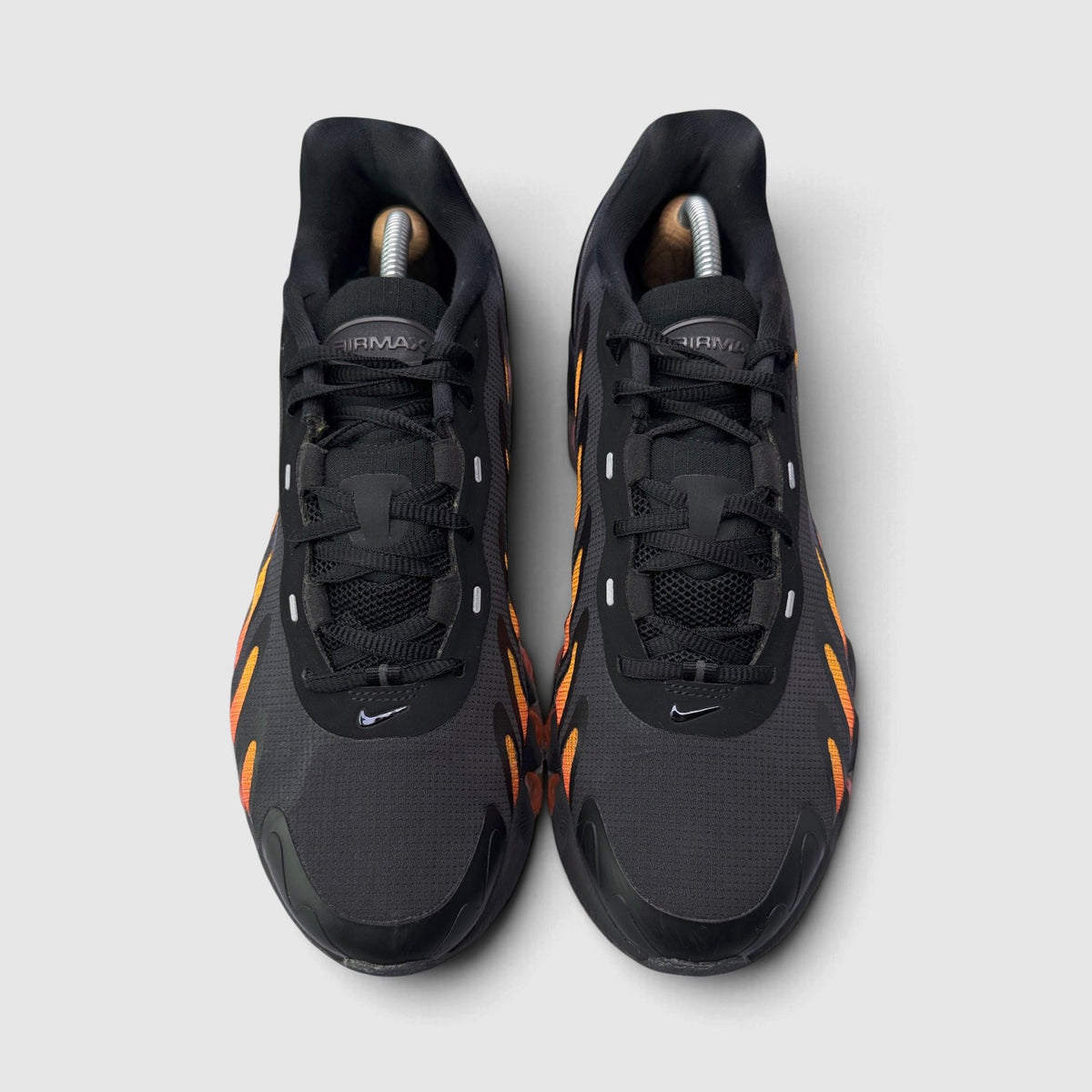 Nike Air Max Dn8 Laser Orange, buty sportowe męskie w bardzo dobrym stanie rozmiar 43, widok z góry