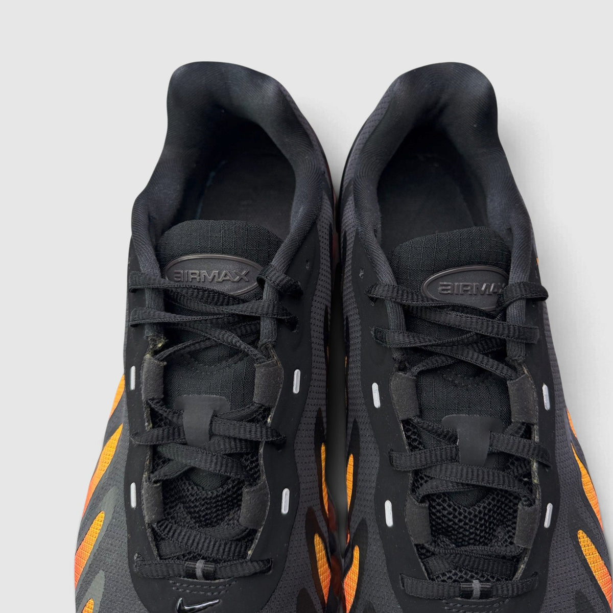 Nike Air Max Dn8 Laser Orange, buty sportowe męskie w bardzo dobrym stanie rozmiar 43, widok z góry
