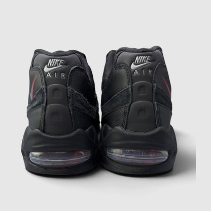 Nike Air Max 95 Racing Pack, buty sportowe męskie w bardzo dobrym stanie rozmiar 46, zewnętrzny panel prawego buta