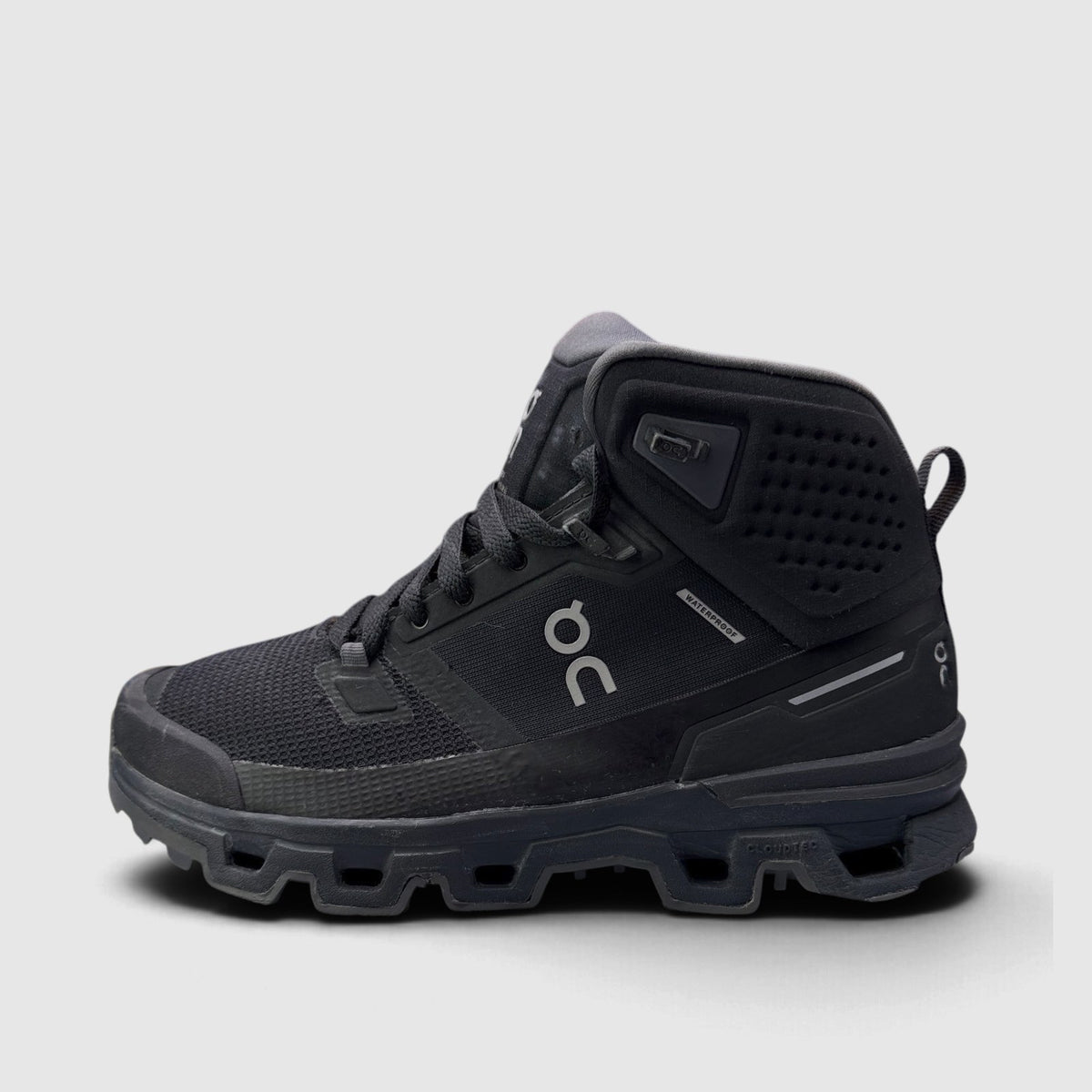 On Cloudrock 2 Waterproof, trekkingi damskie w bardzo dobrym stanie rozmiar 38, widok z boku