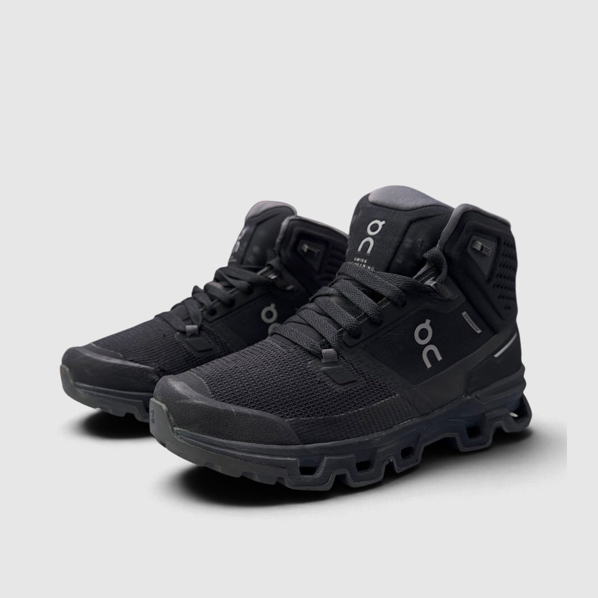 On Cloudrock 2 Waterproof, trekkingi damskie w bardzo dobrym stanie rozmiar 38, boczny profil