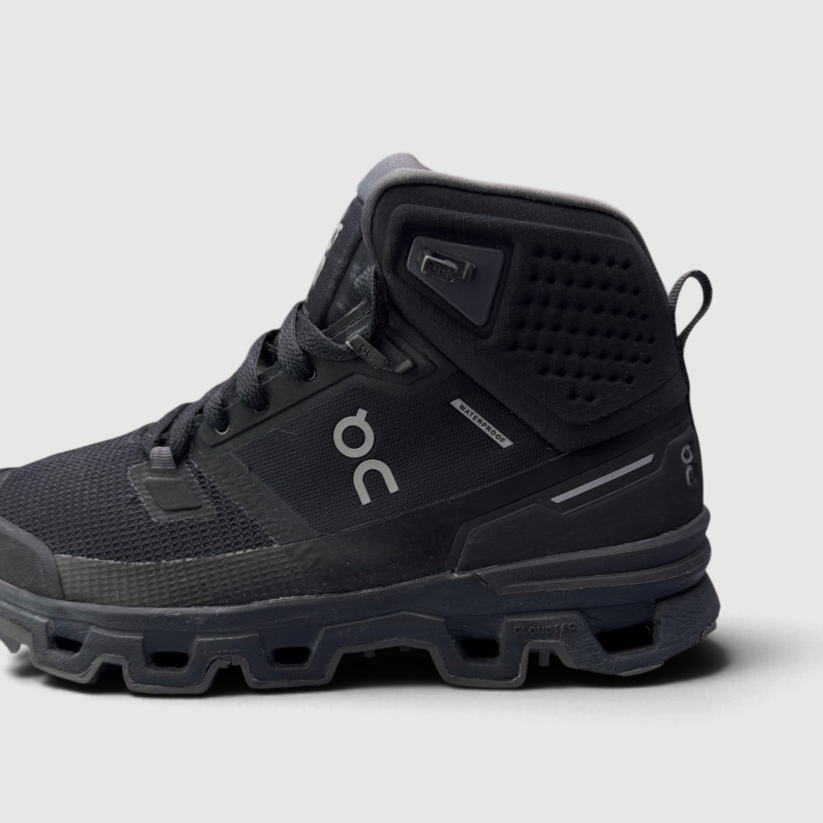On Cloudrock 2 Waterproof, trekkingi damskie w bardzo dobrym stanie rozmiar 38, zewnętrzny panel prawego buta