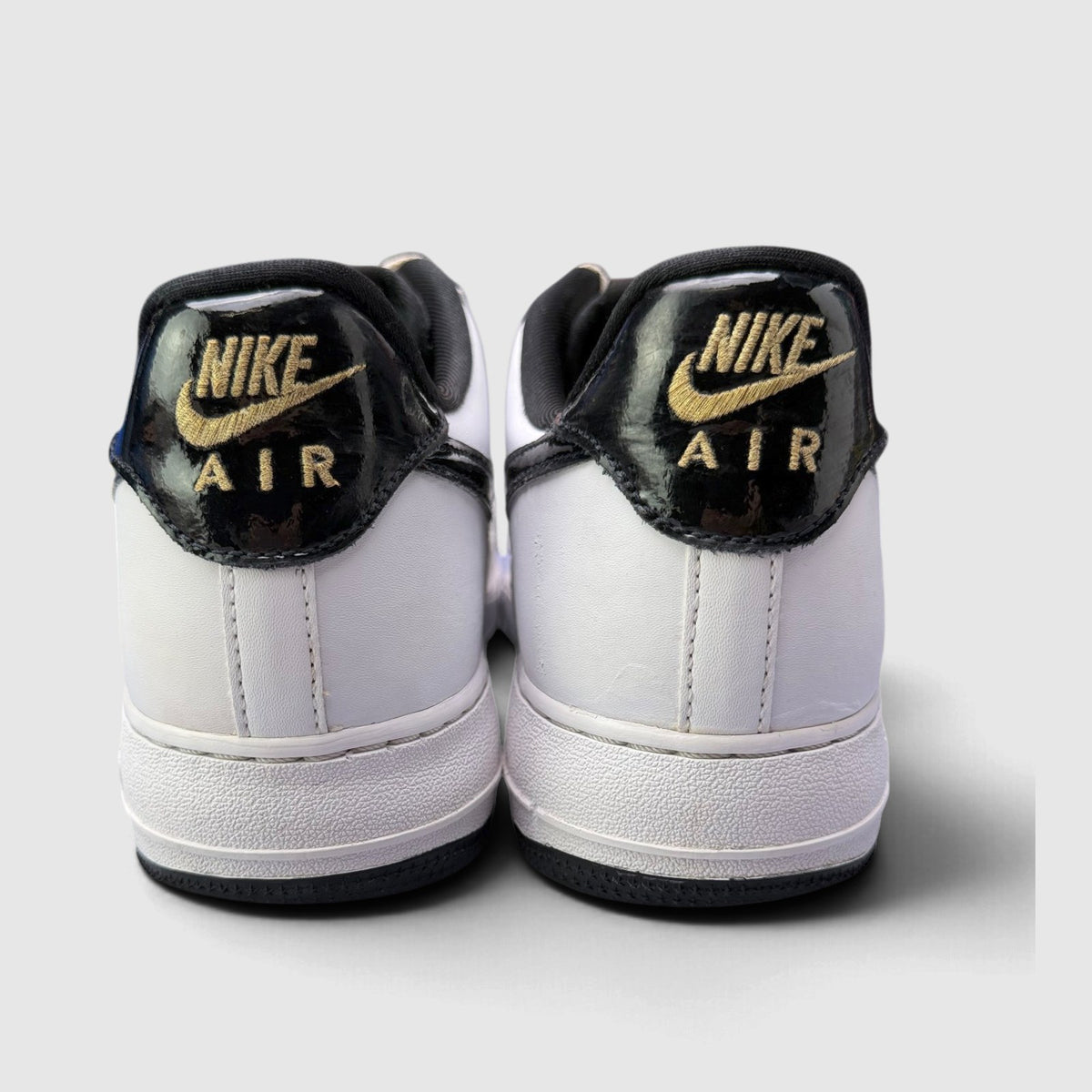 Nike Air Force 1 Low World Champ, buty sportowe męskie w bardzo dobrym stanie rozmiar 44.5, widok z tyłu