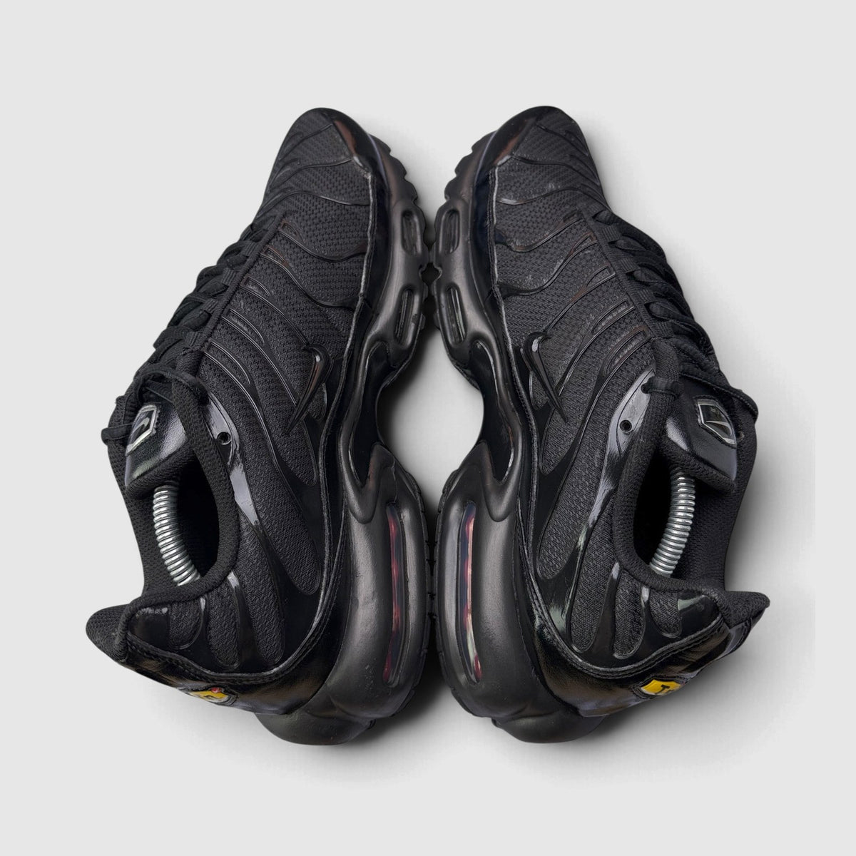 Nike Air Max Plus Triple Black, buty sportowe męskie w bardzo dobrym stanie rozmiar 45.5, widok z góry