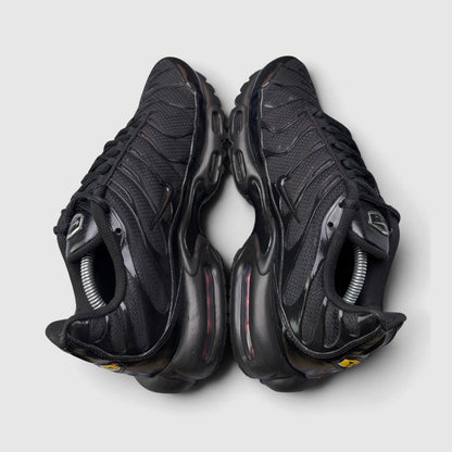 Nike Air Max Plus Triple Black, buty sportowe męskie w bardzo dobrym stanie rozmiar 45.5, widok z góry