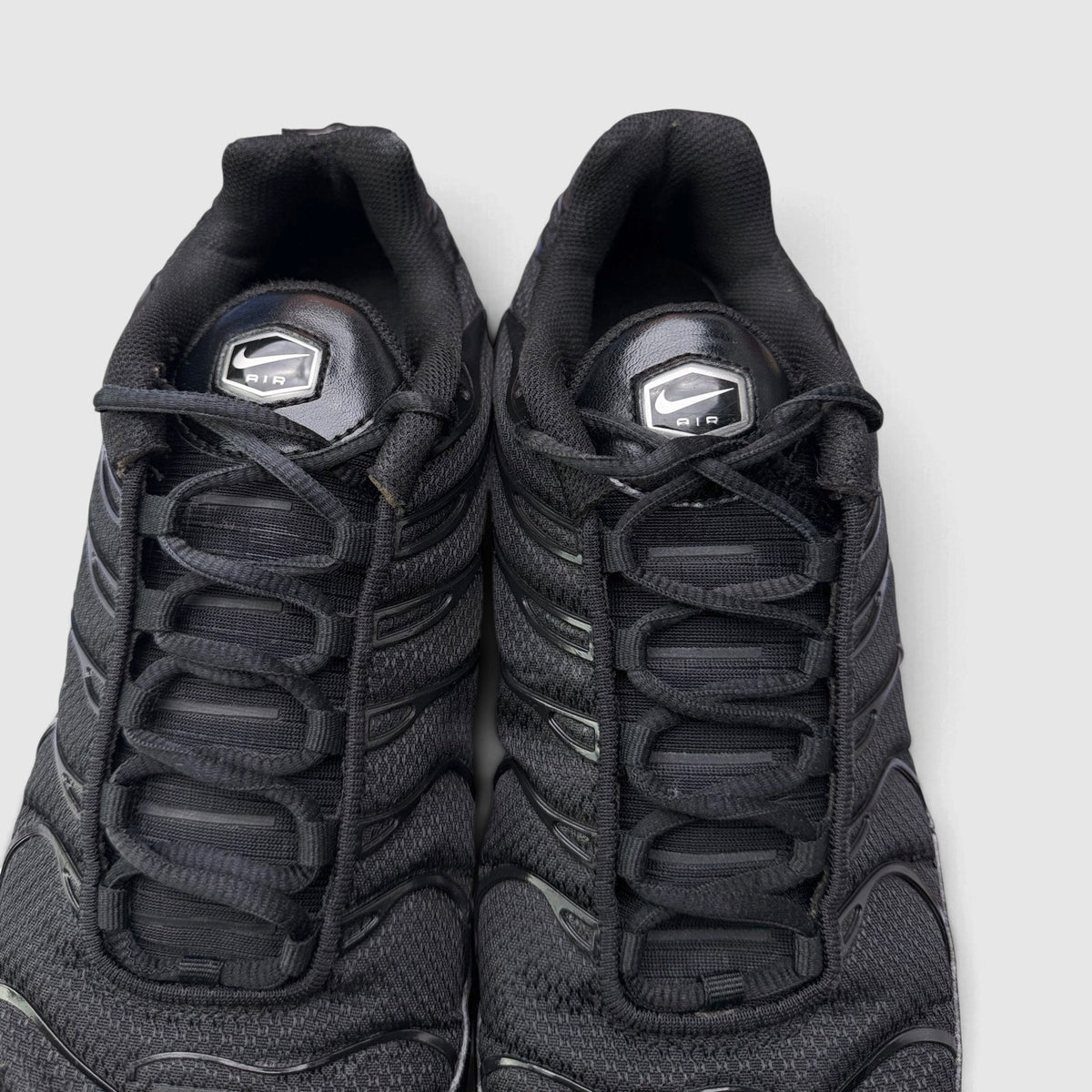 Nike Air Max Plus Triple Black, buty sportowe męskie w bardzo dobrym stanie rozmiar 45.5, detal