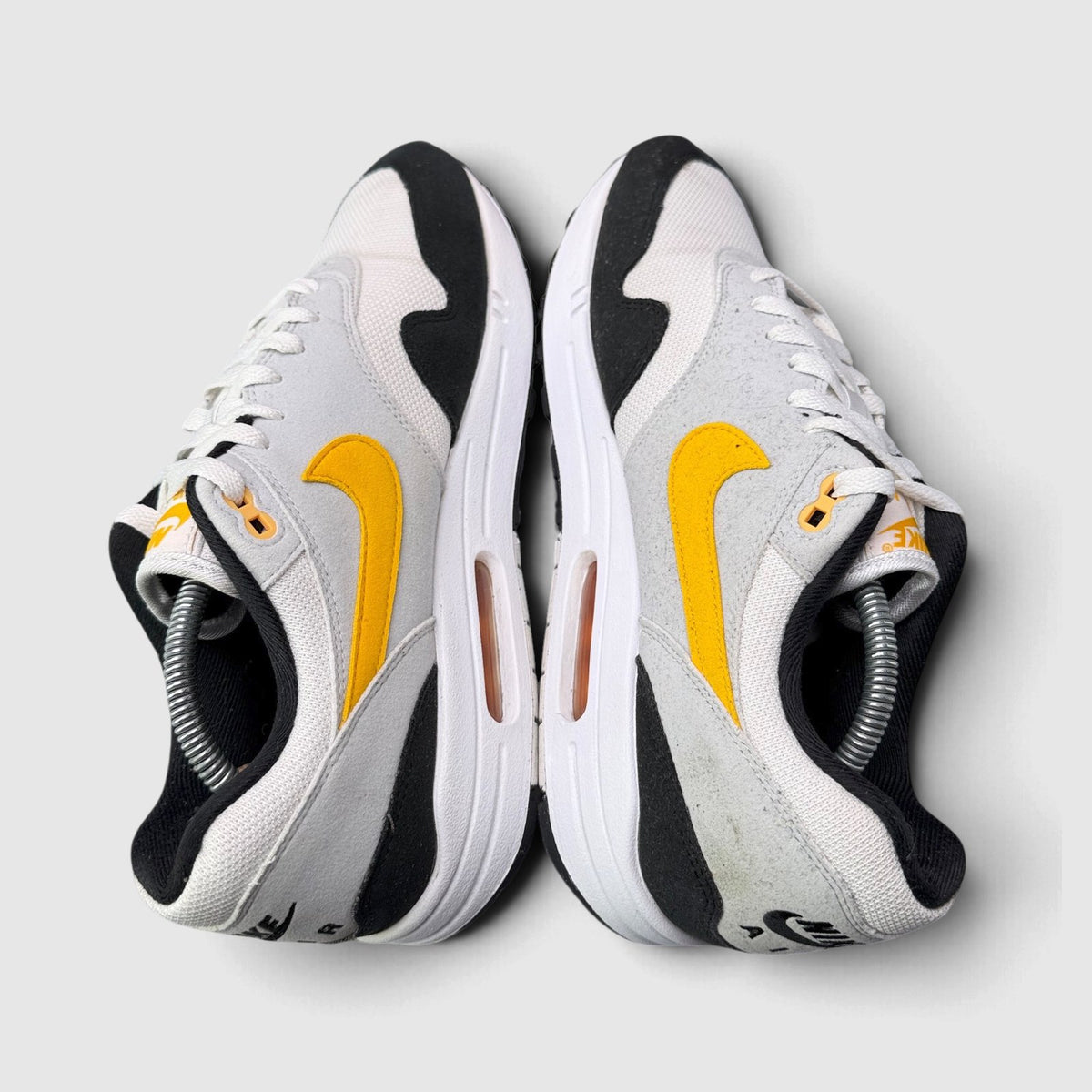 Nike Air Max 1 University Gold, buty sportowe męskie w bardzo dobrym stanie rozmiar 44.5, widok z góry
