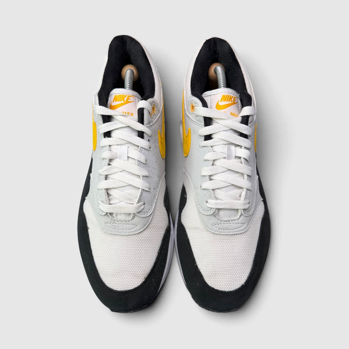 Nike Air Max 1 University Gold, buty sportowe męskie w bardzo dobrym stanie rozmiar 44.5, widok z przodu