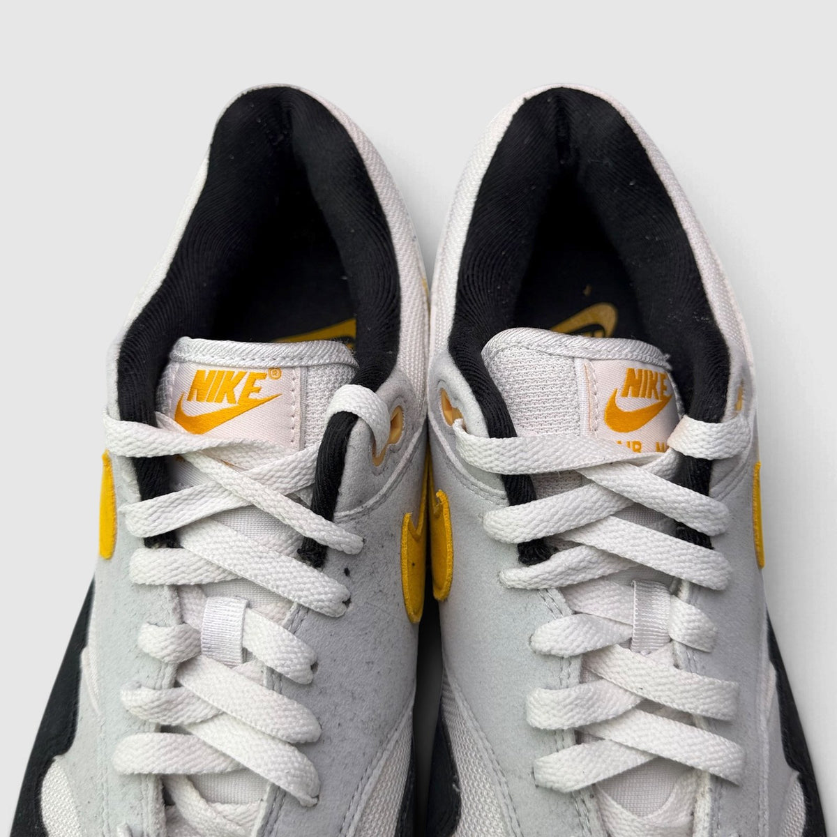 Nike Air Max 1 University Gold, buty sportowe męskie w bardzo dobrym stanie rozmiar 44.5, widok z góry
