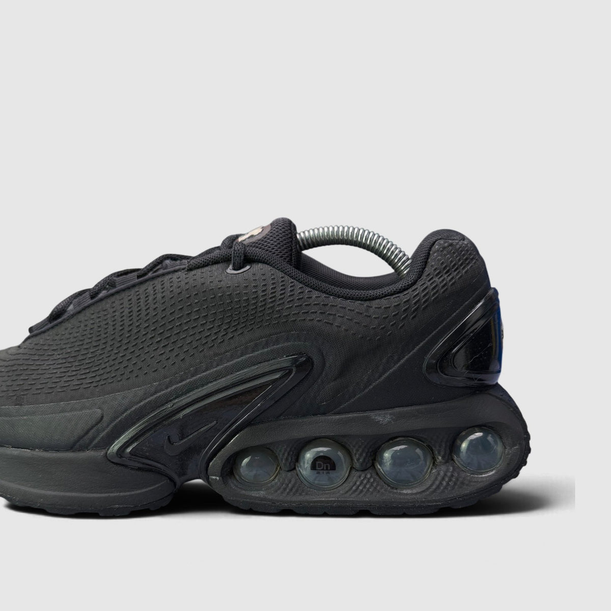 Nike Air Max DN Black Metallic Grey, buty sportowe męskie w dobrym stanie rozmiar 44, detal